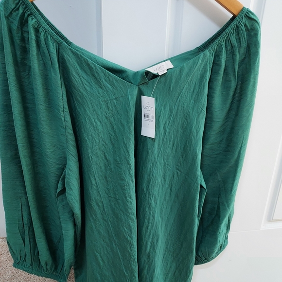 BRAND NEW Loft Outlet Size L Green V Top - Picture 2 of 3